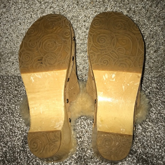 UGG Girls Clog Tan  "K Kalie II” - Picture 4 of 4